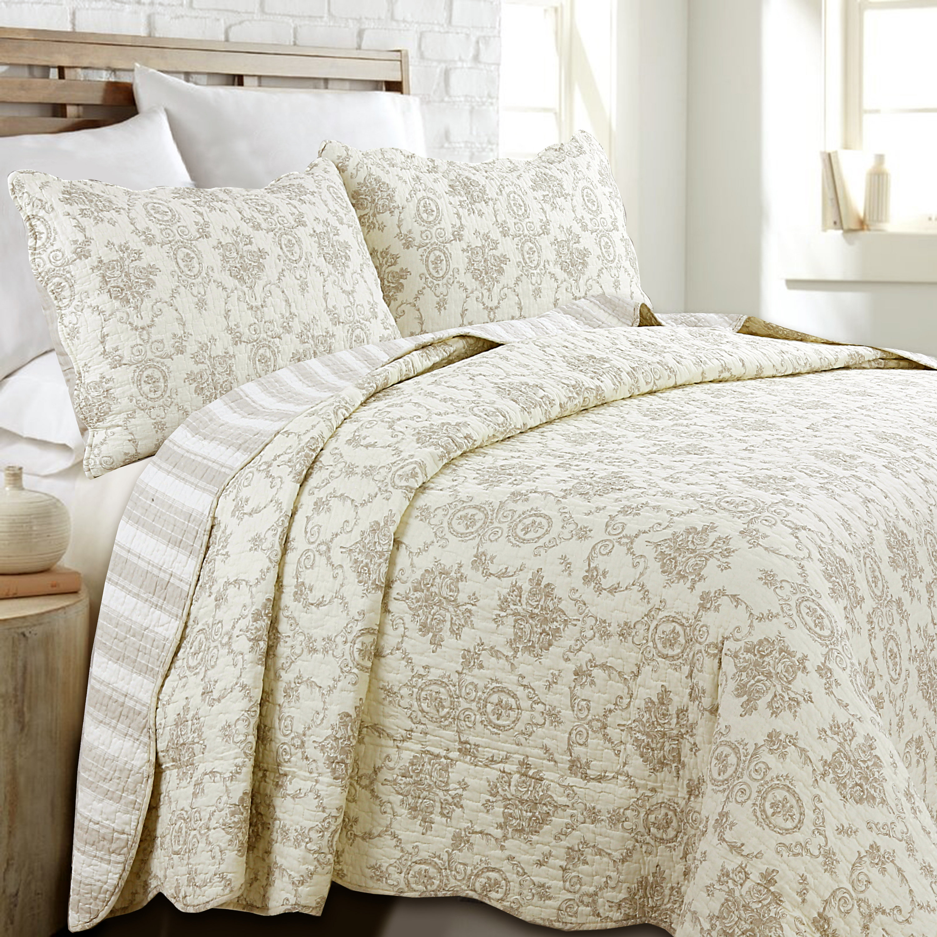 NEW! Farmhouse BOHO store Medallion Printed QUEEN Quilt Set